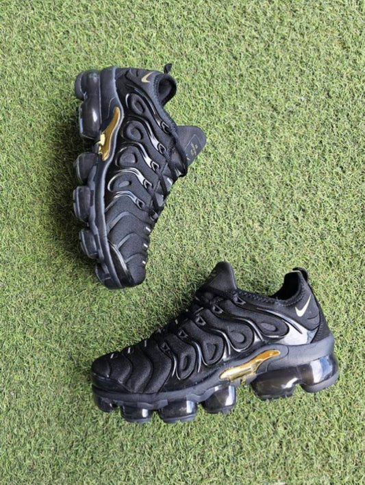 NIKE VAPORPLUS NEGRO/DORADO/NEGRO